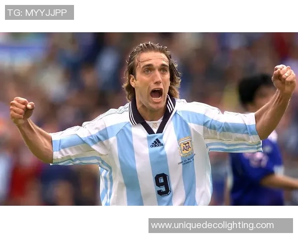 全球足球历史上获赞最多的球星是谁他的成就与影响力如何